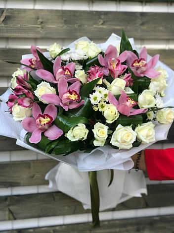 Букет цветов из: Розы и Хризантемы в Никольский
