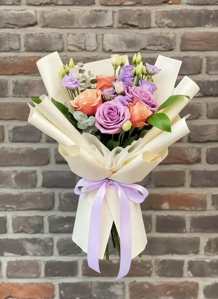 Букет цветов из: Лизиантусы и Розы в Никольский