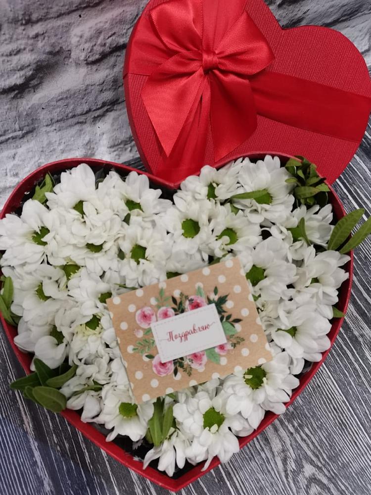 Цветочная композиция из Хризантемы в виде сердца в Никольский