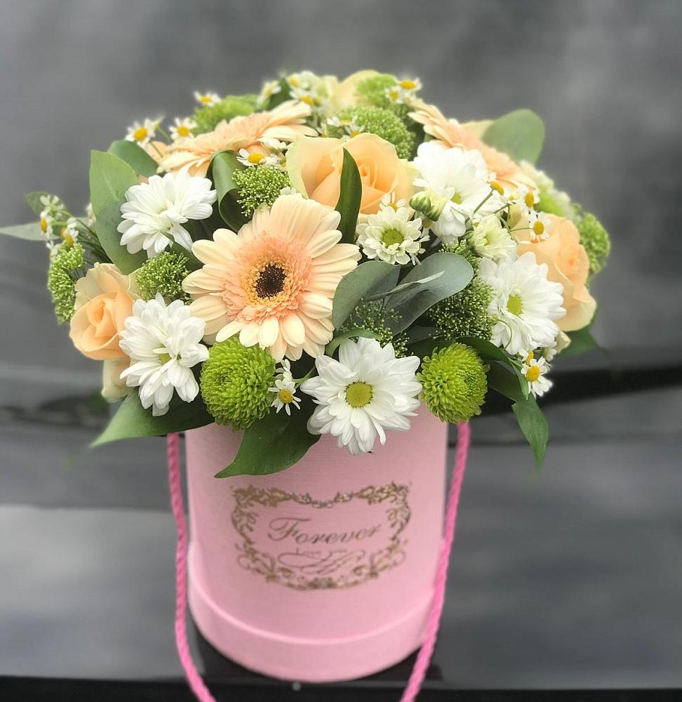 Цветочная композиция из Розы, Герберы и Хризантемы в шляпной коробке в Никольский