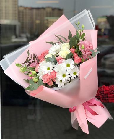 Букет цветов из: Розы, Лизиантусы и Хризантемы в Никольский